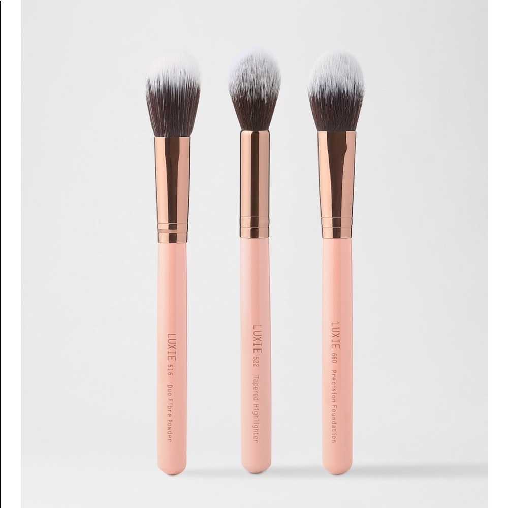 The Luxie Classic Face Rose Gold brush set